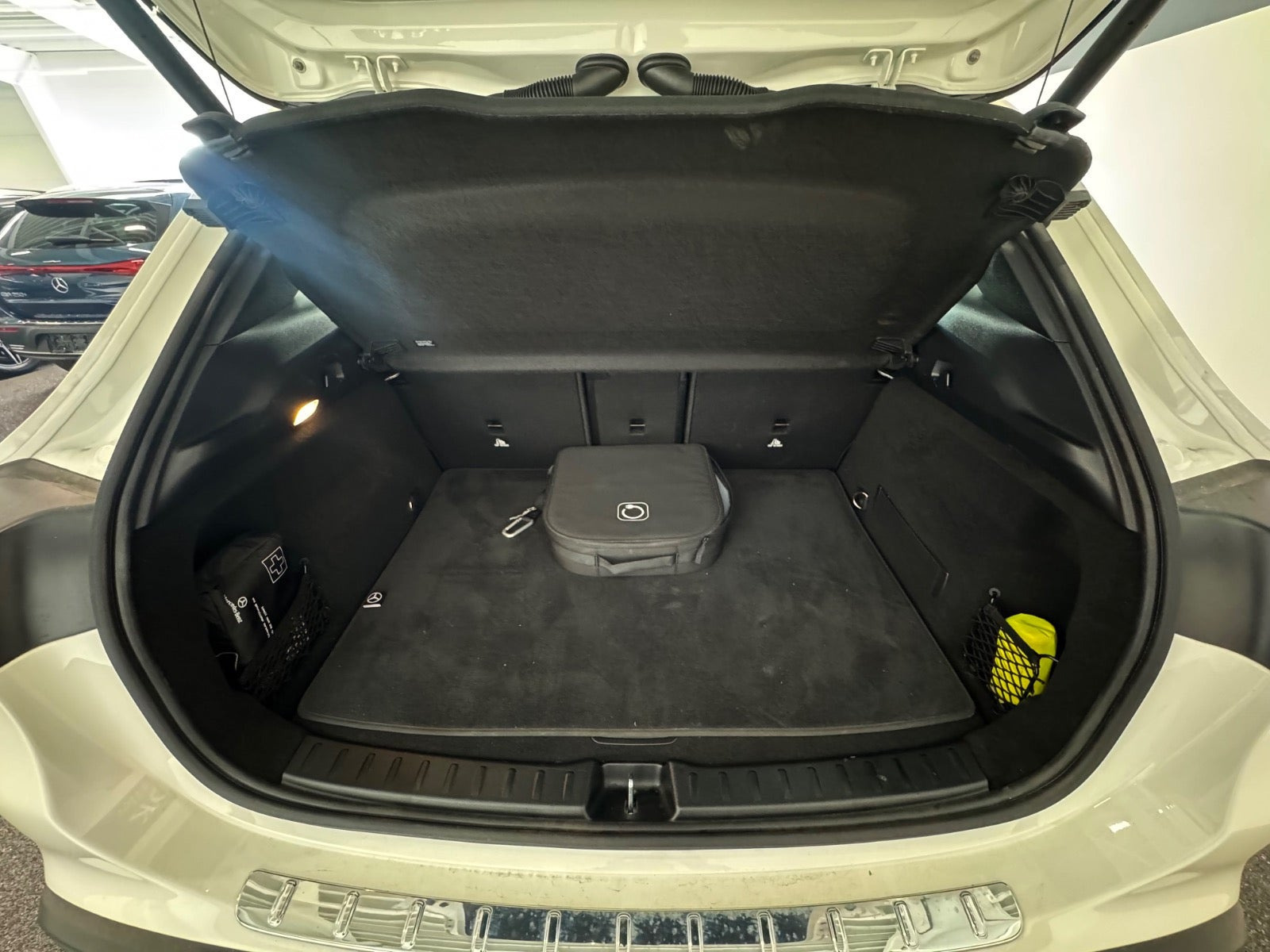 Hvid Mercedes EQA250+ fra 2026