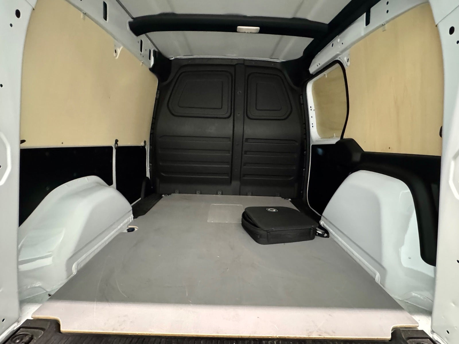 Hvid Mercedes eCitan fra 2024