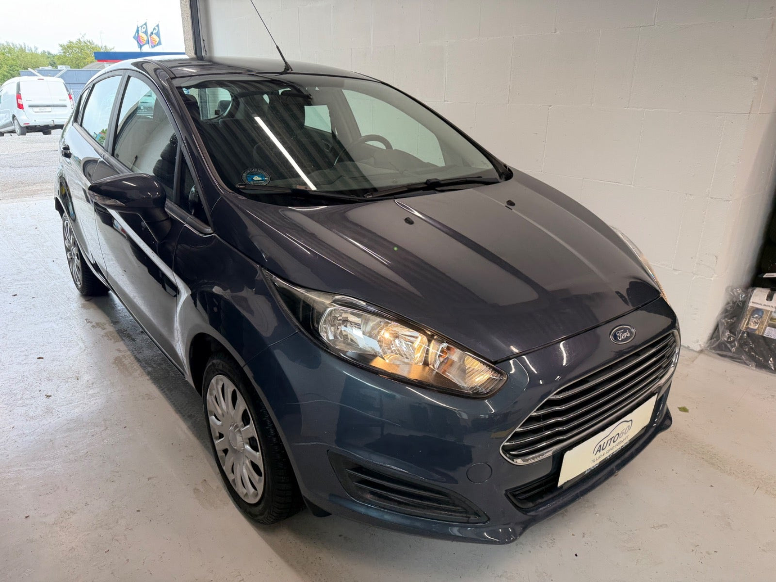 Grå Ford Fiesta fra 2016