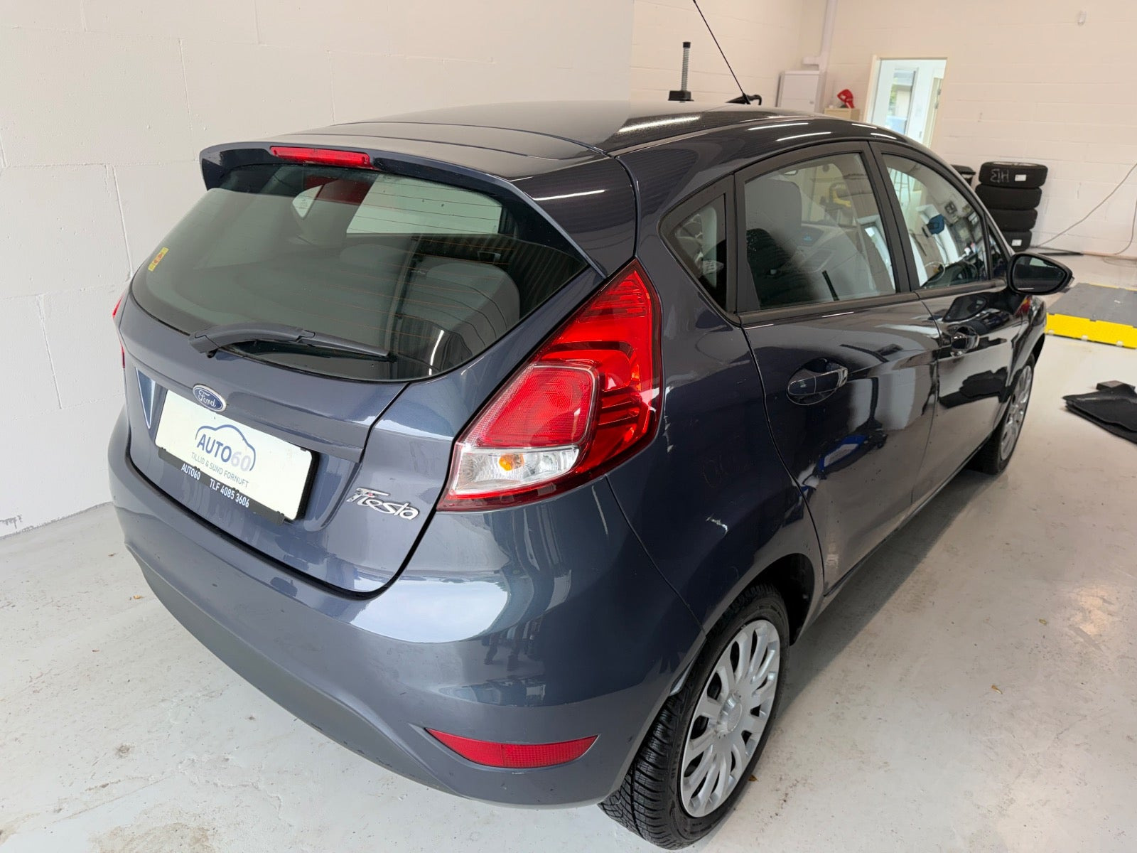 Grå Ford Fiesta fra 2016