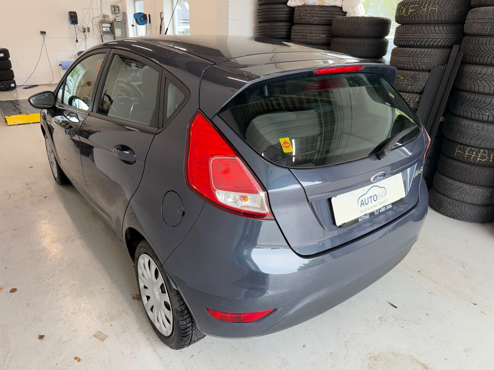 Grå Ford Fiesta fra 2016