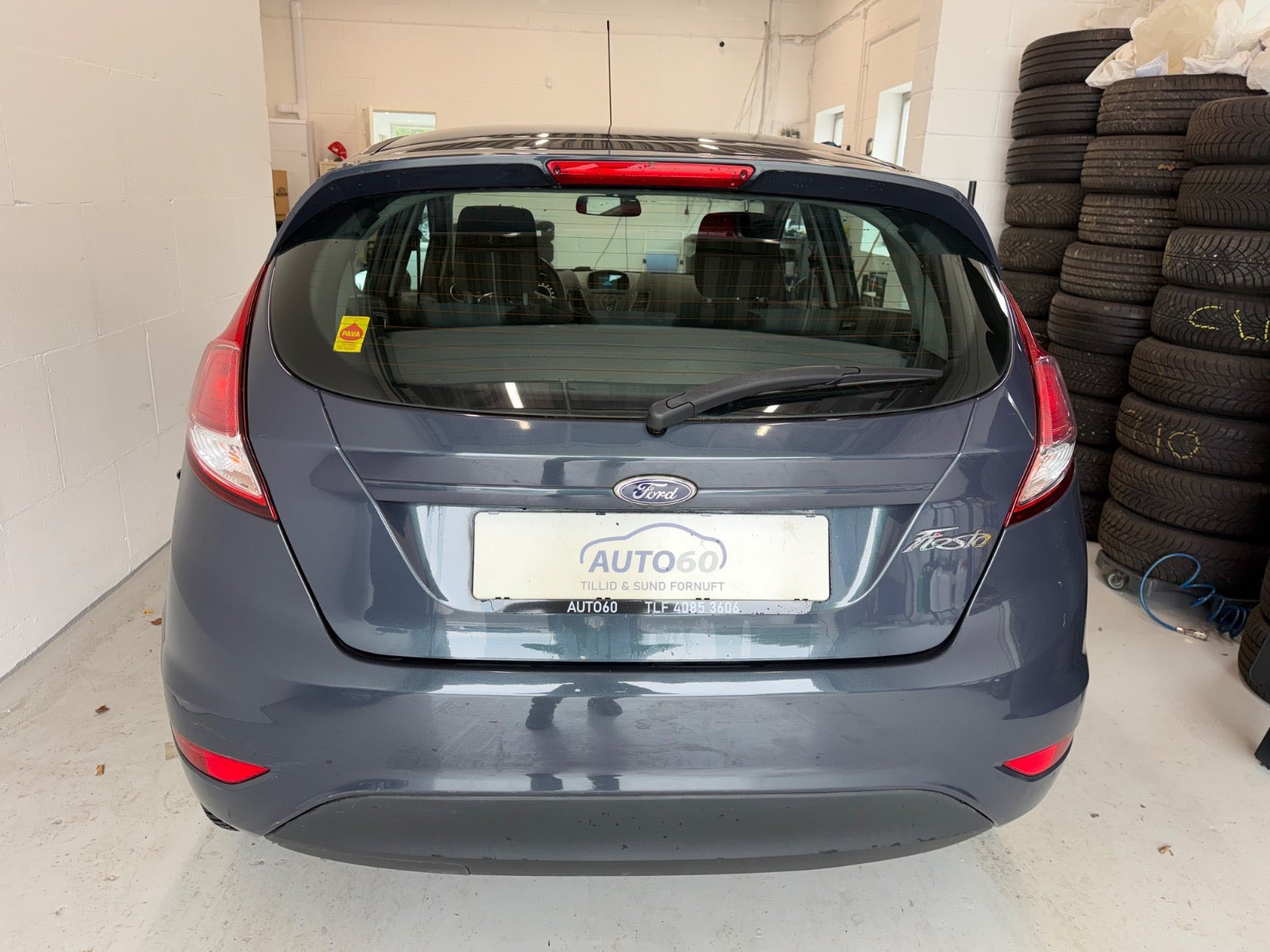 Grå Ford Fiesta fra 2016