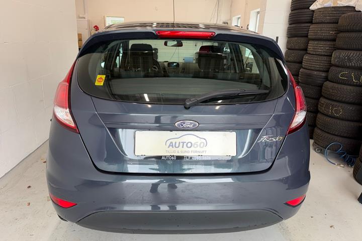 Grå Ford Fiesta fra 2016
