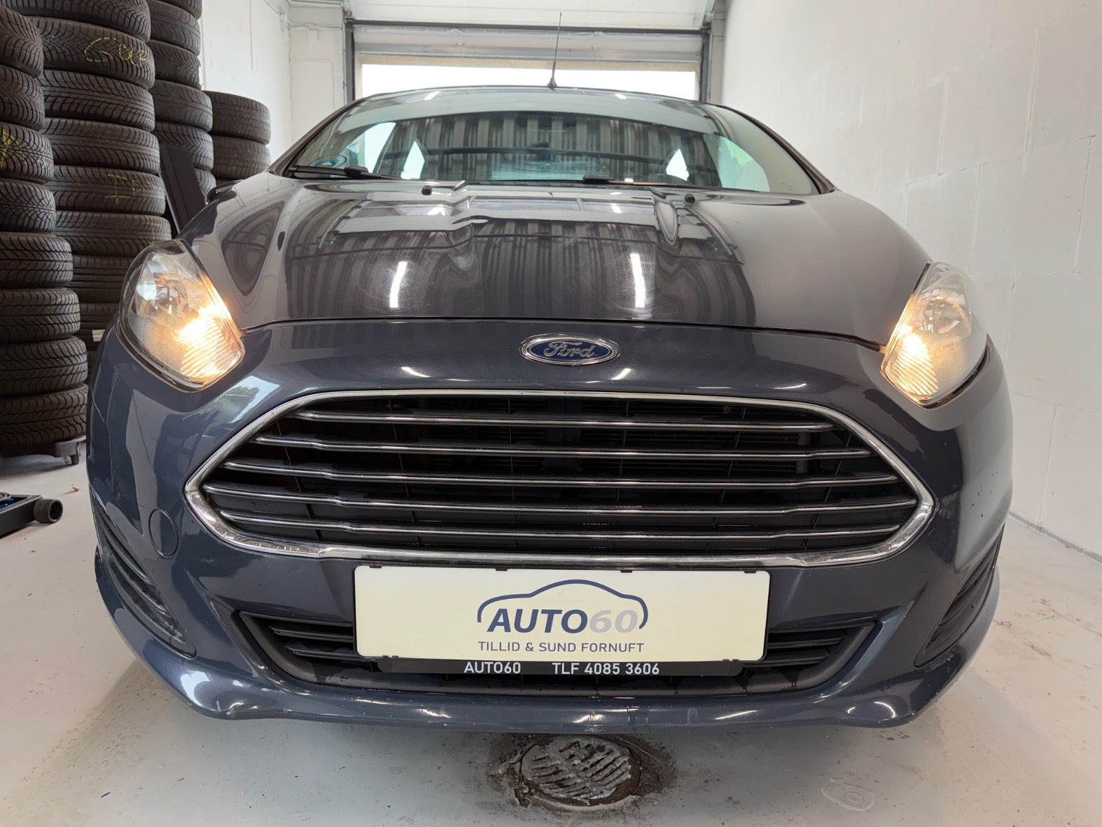 Grå Ford Fiesta fra 2016