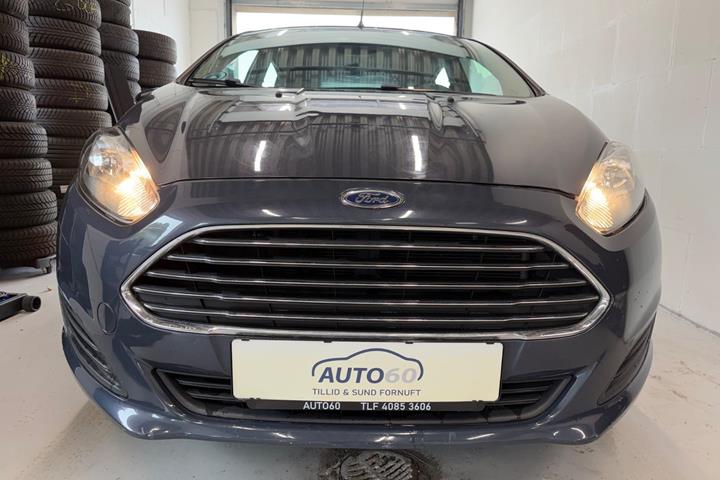 Grå Ford Fiesta fra 2016