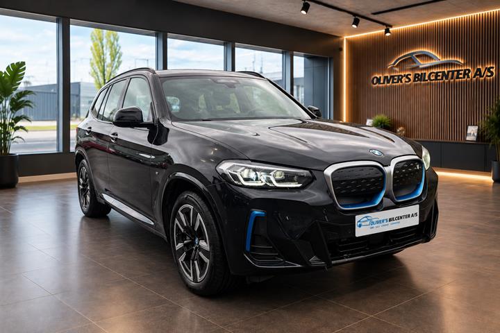 Sort BMW iX3 fra 2023