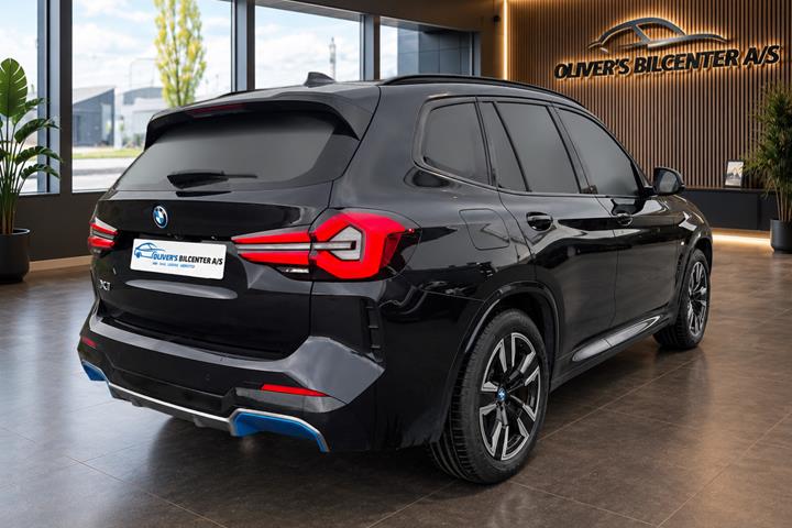 Sort BMW iX3 fra 2023