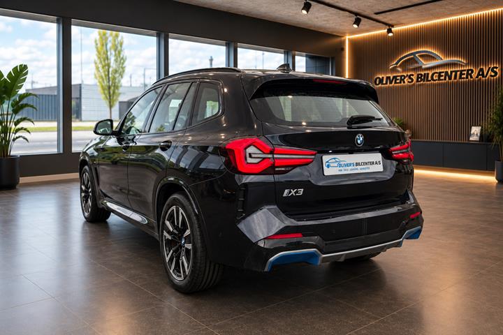 Sort BMW iX3 fra 2023