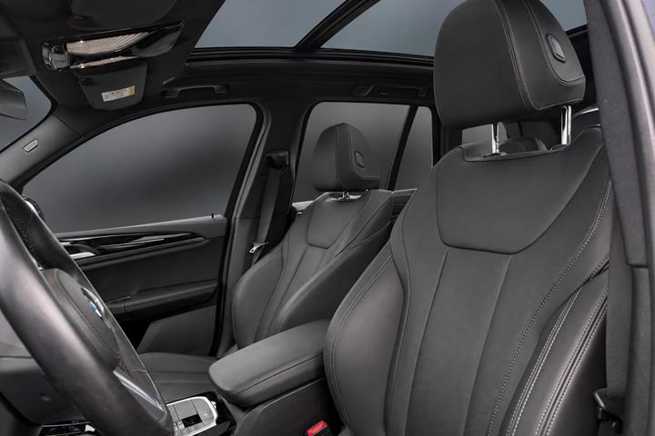 Sort BMW iX3 fra 2023