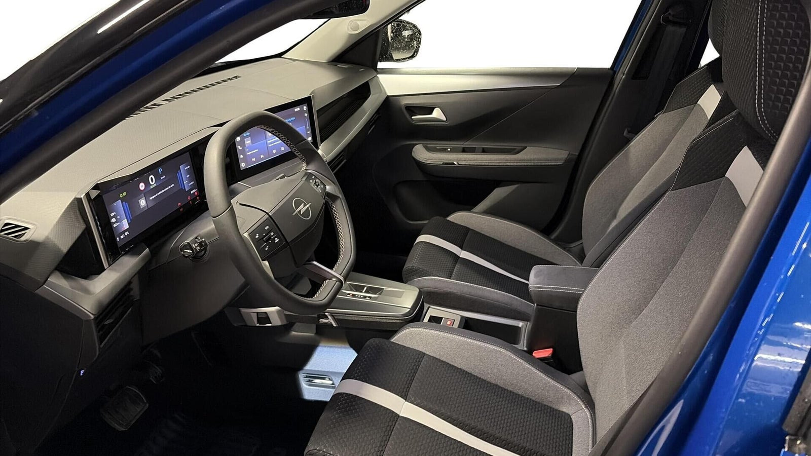 Blå Opel Frontera fra 2025