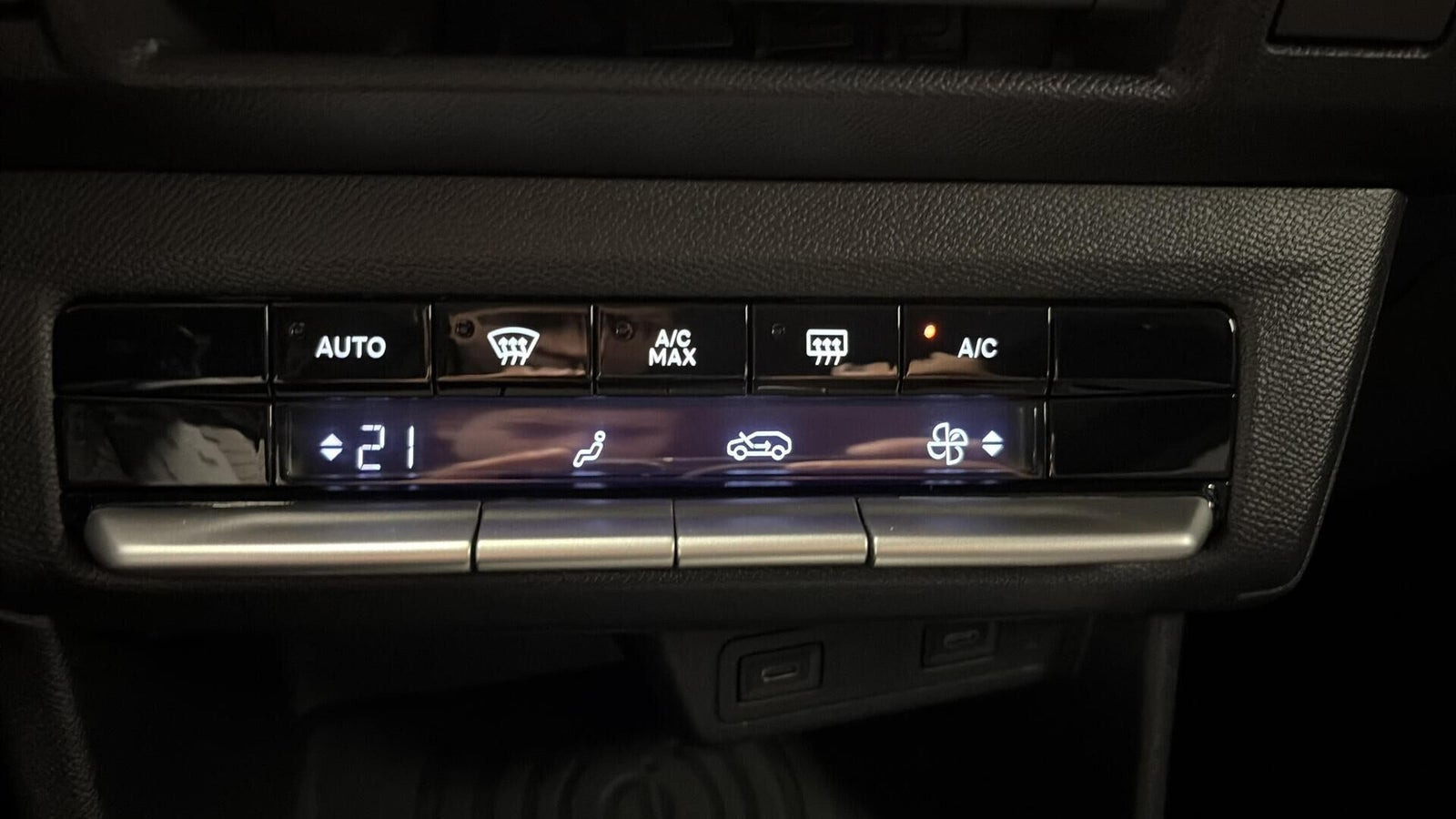Blå Opel Frontera fra 2025