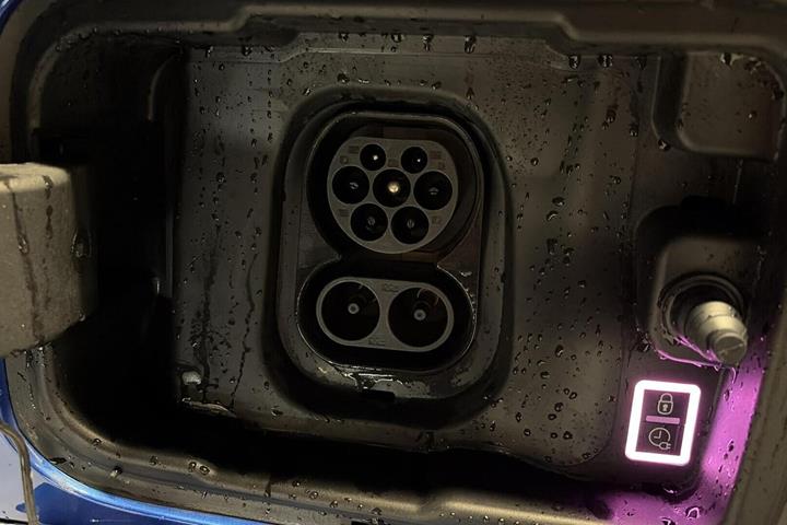 Blå Opel Frontera fra 2025
