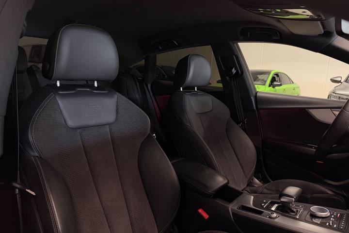 Hvid Audi S5 fra 2017
