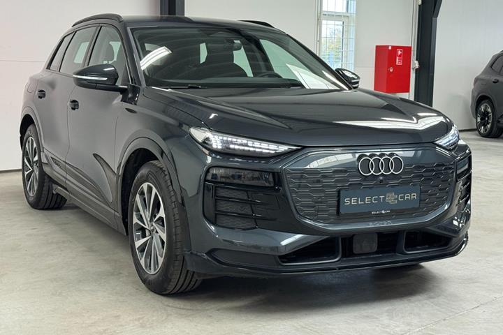 Grå Audi Q6 e-tron fra 2025