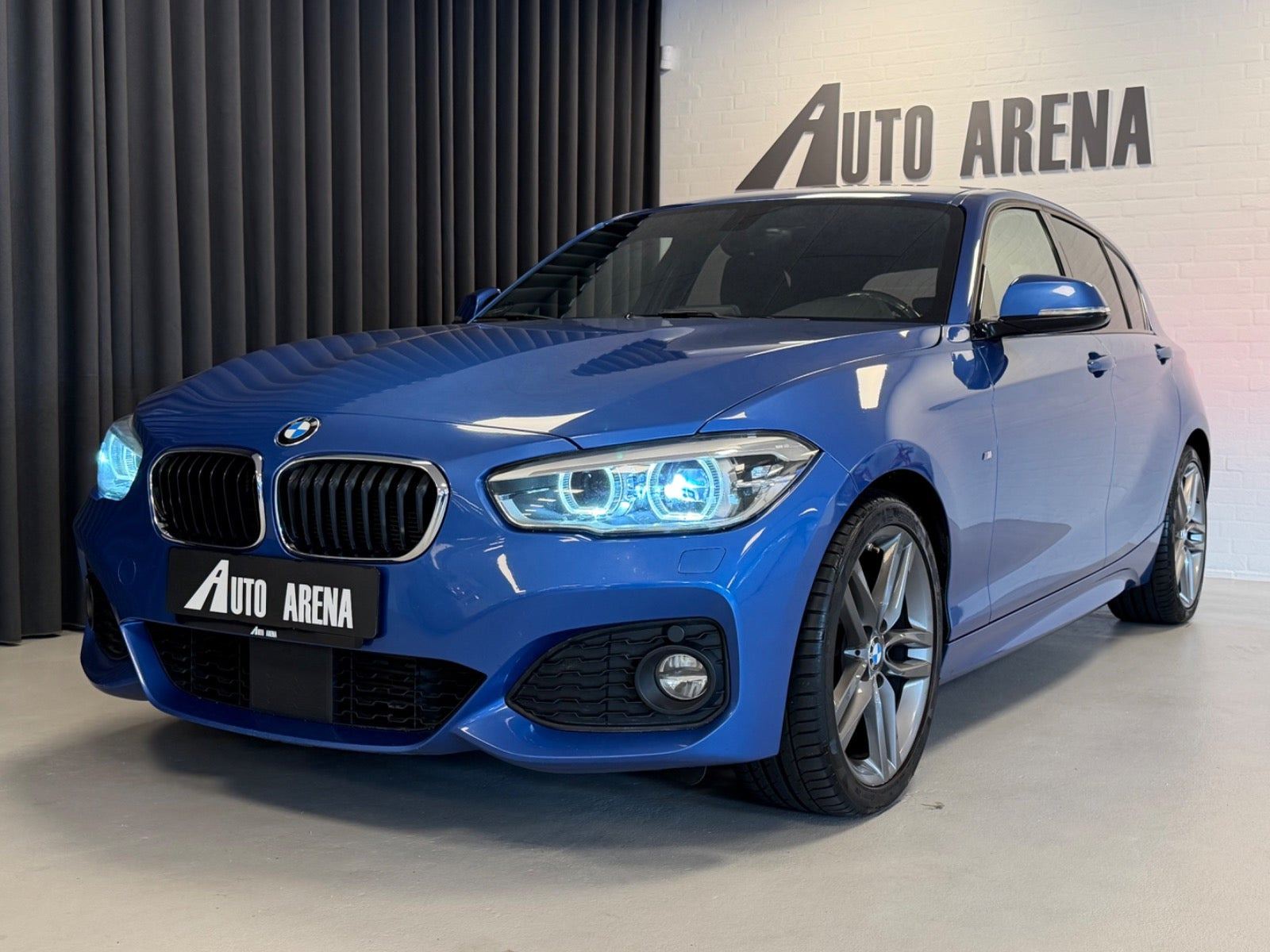 Blå BMW 118d fra 2019