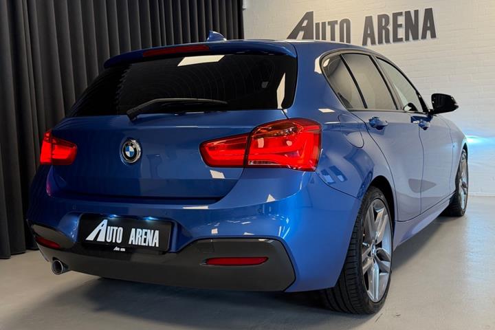 Blå BMW 118d fra 2019