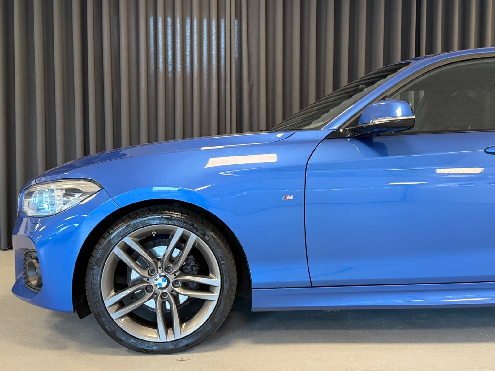 Blå BMW 118d fra 2019