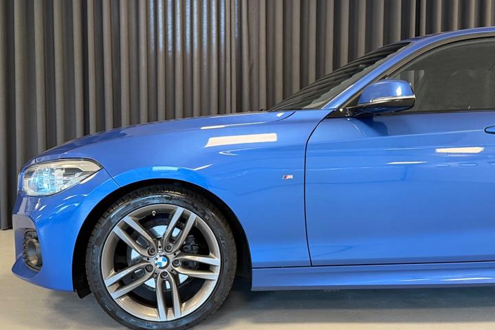 Blå BMW 118d fra 2019