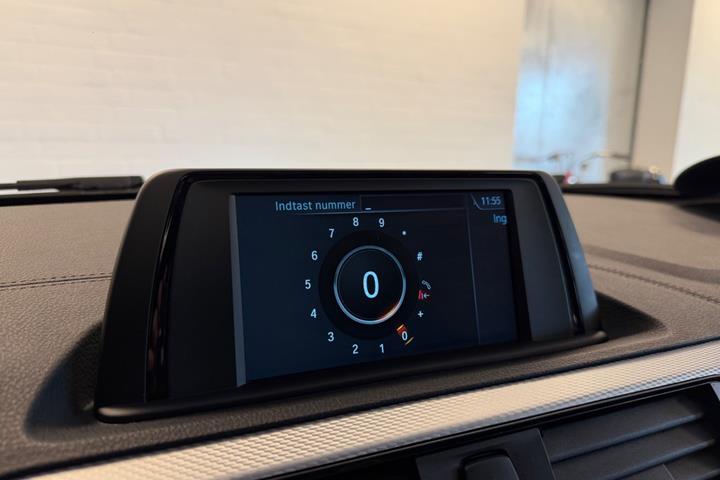 Blå BMW 118d fra 2019