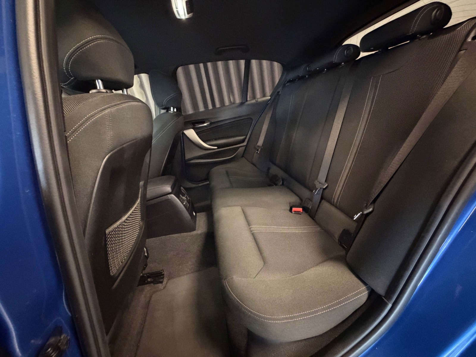 Blå BMW 118d fra 2019