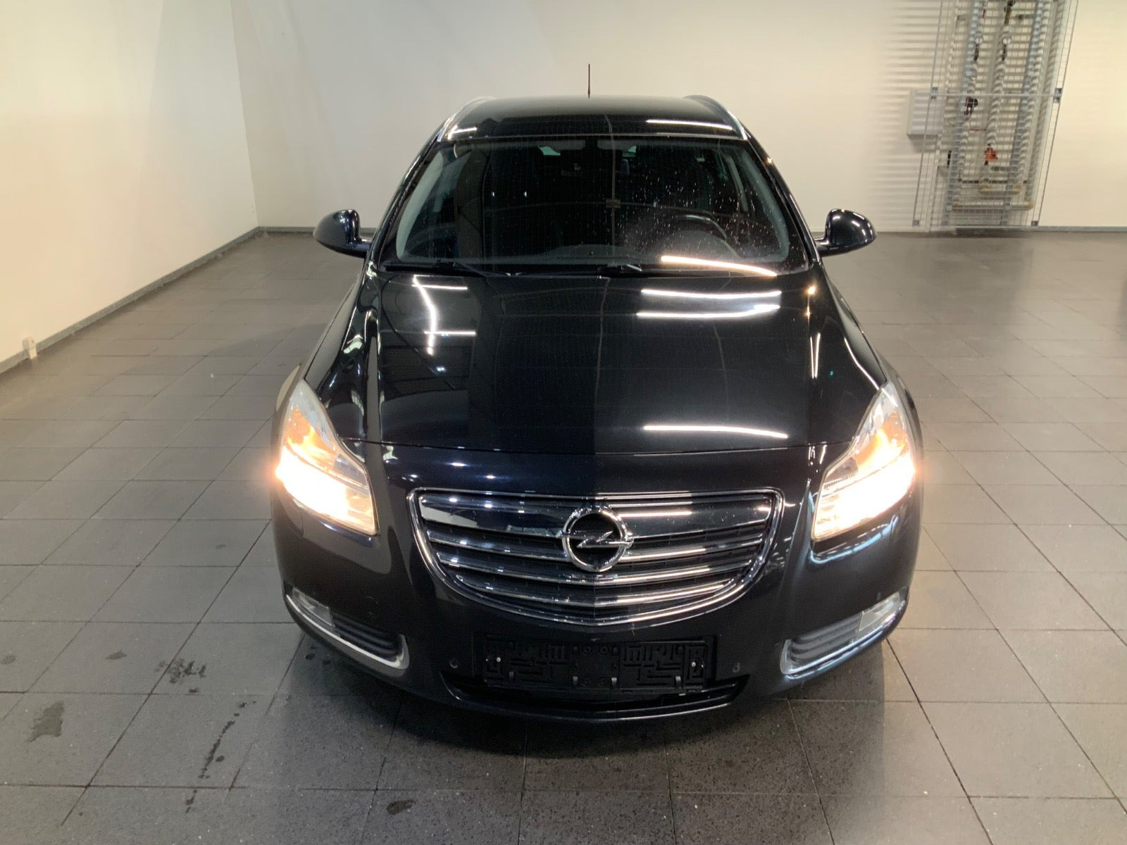 Sort Opel Insignia fra 2010