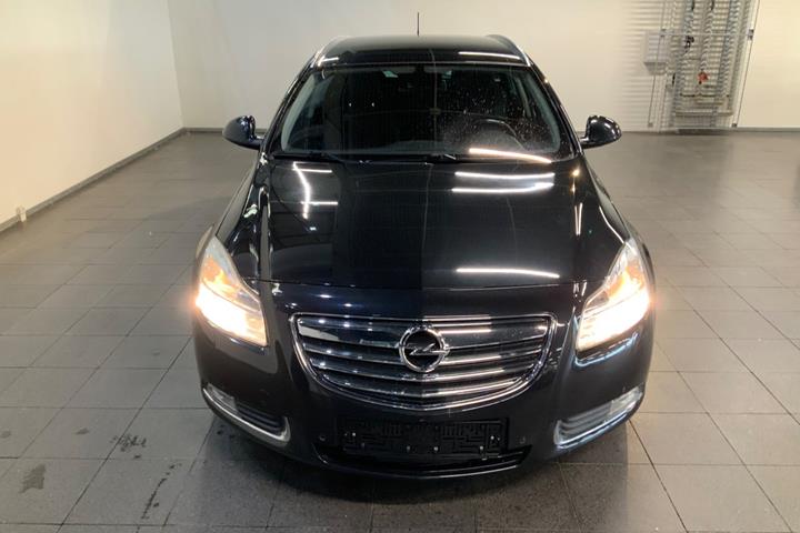 Sort Opel Insignia fra 2010