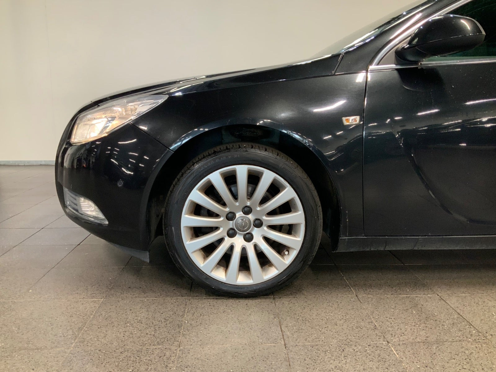 Sort Opel Insignia fra 2010