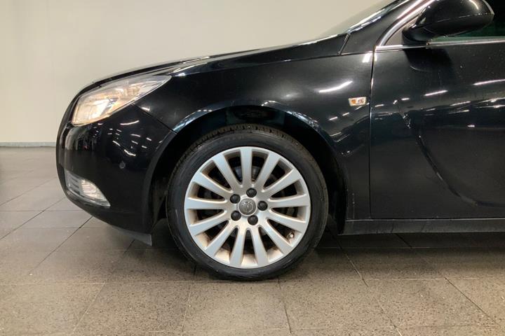Sort Opel Insignia fra 2010