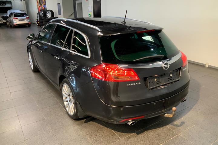 Sort Opel Insignia fra 2010