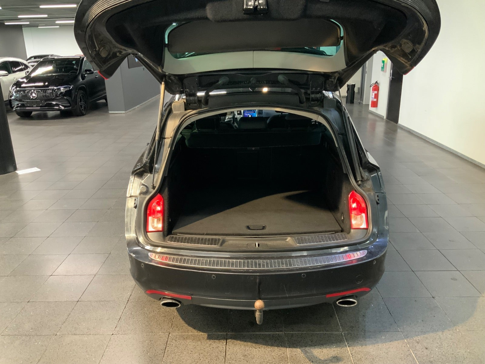 Sort Opel Insignia fra 2010