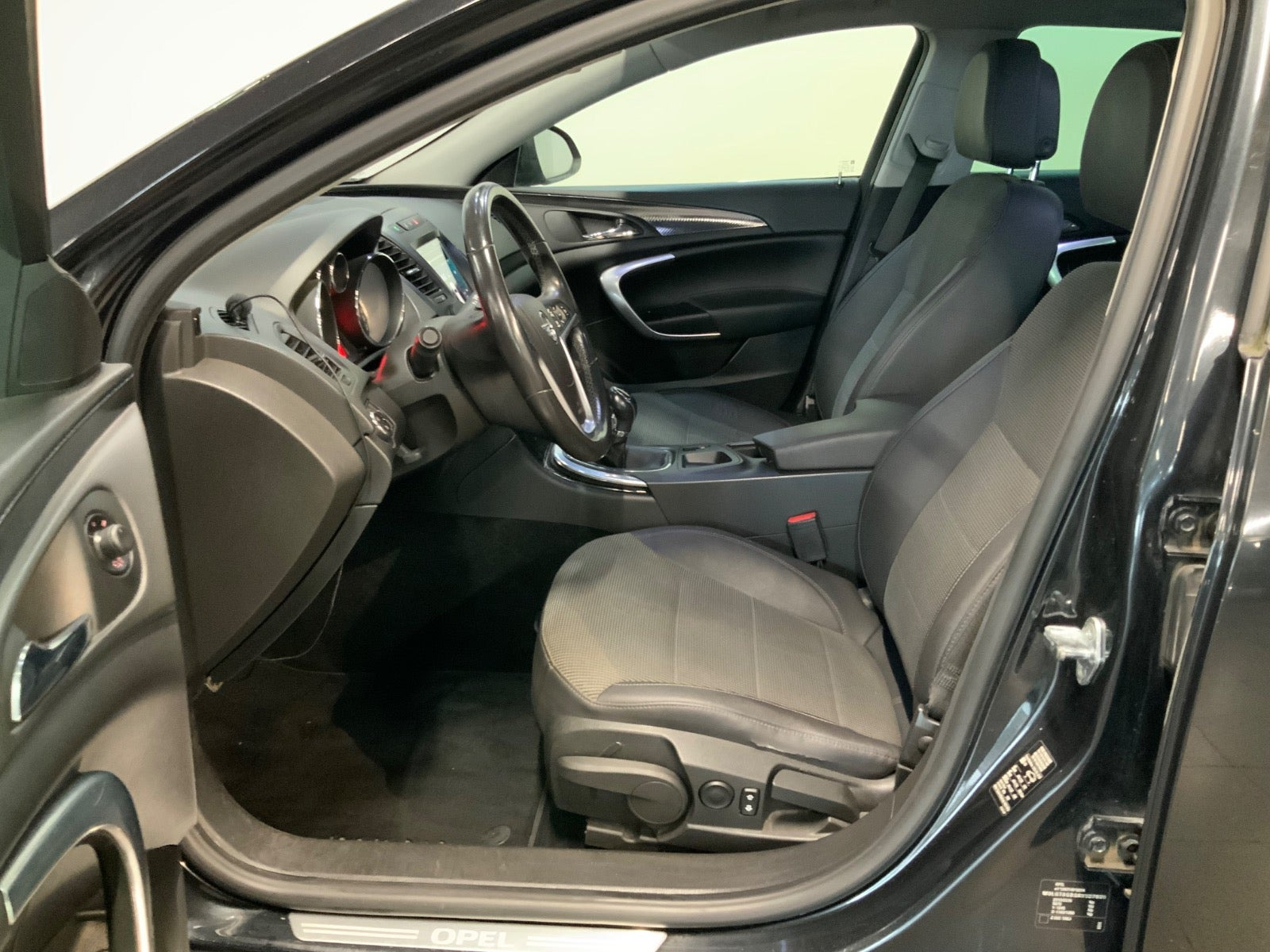 Sort Opel Insignia fra 2010