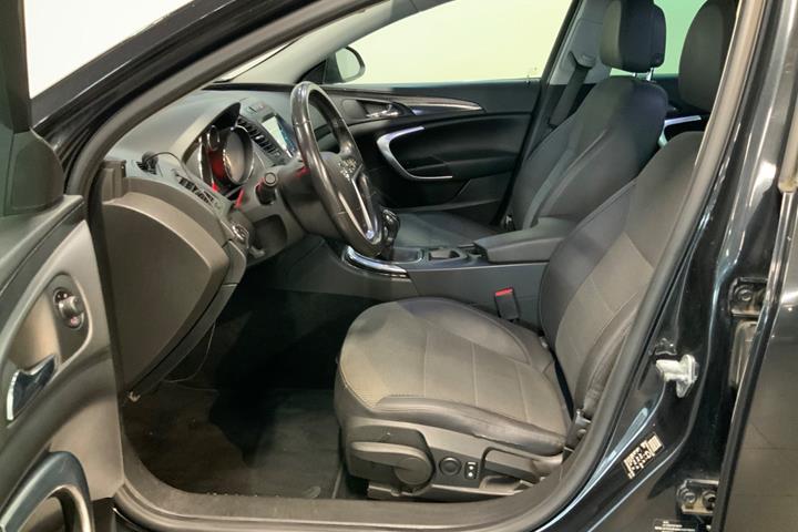 Sort Opel Insignia fra 2010