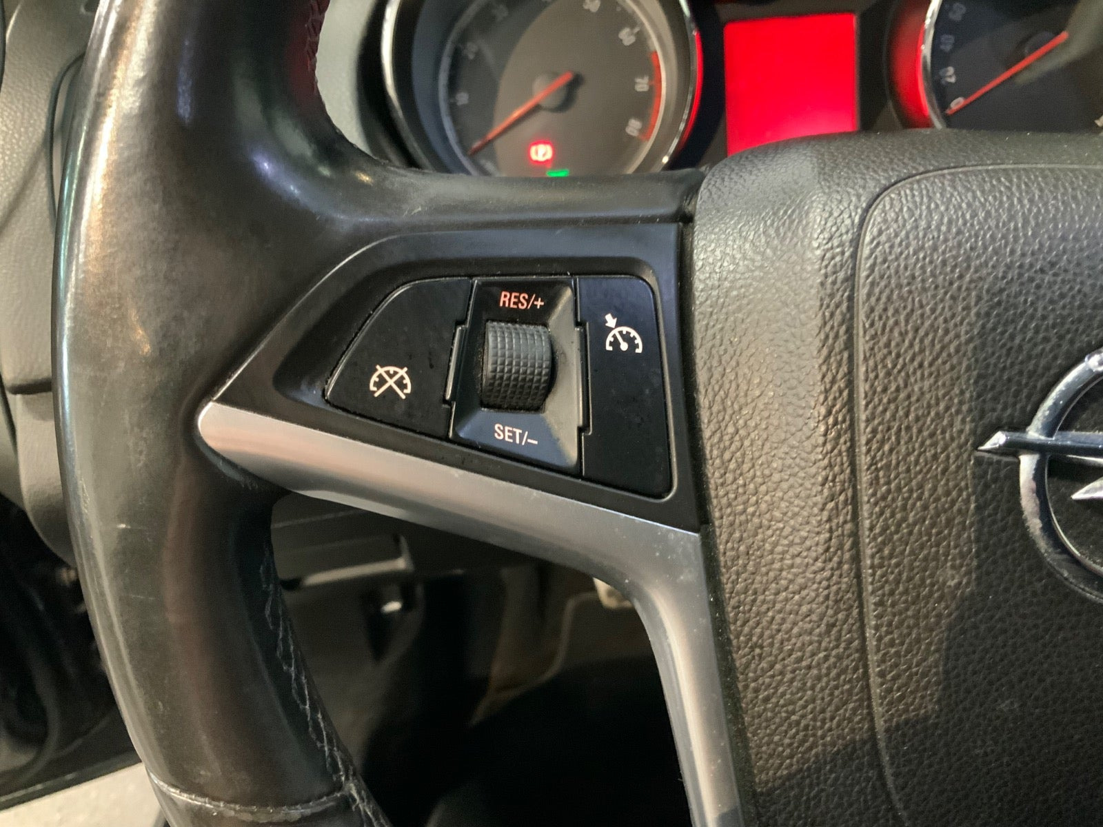 Sort Opel Insignia fra 2010