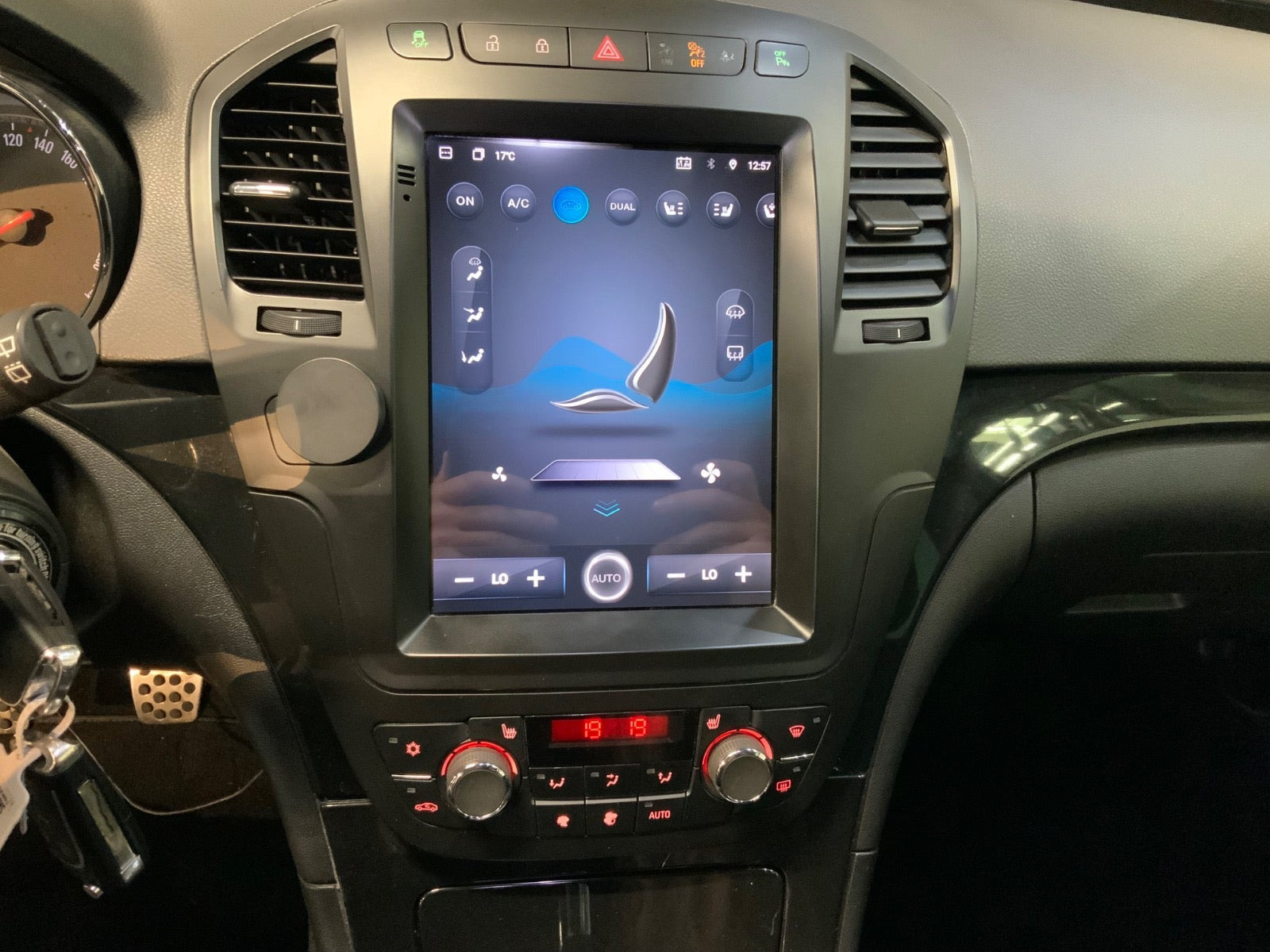 Sort Opel Insignia fra 2010