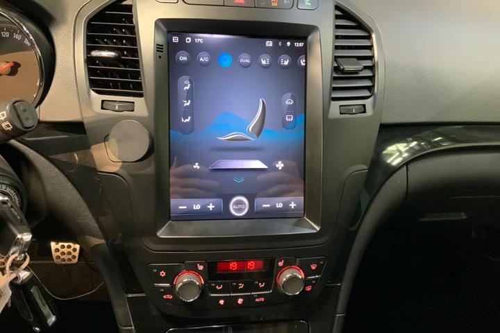 Sort Opel Insignia fra 2010