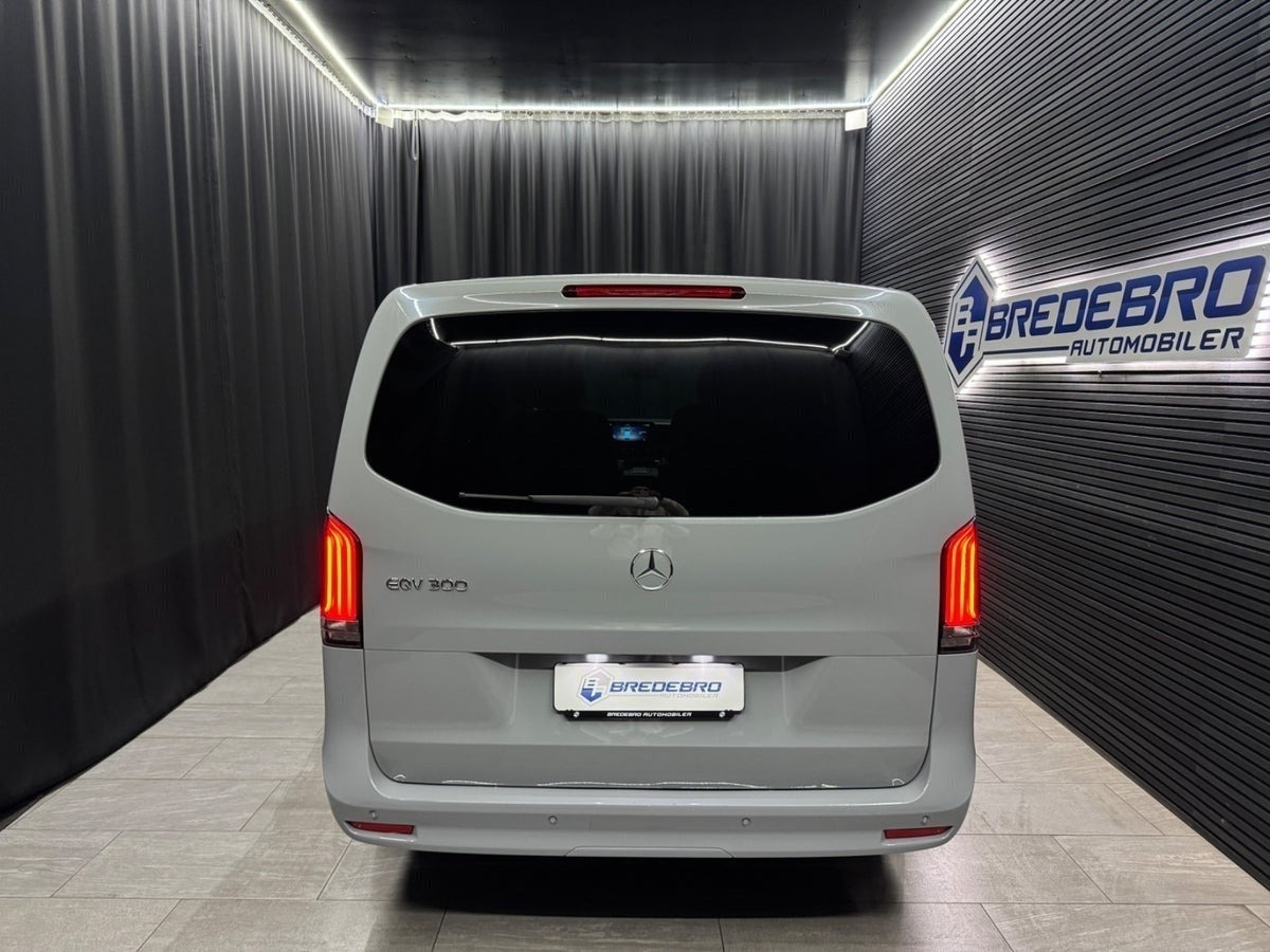 Grå Mercedes EQV300 fra 2024