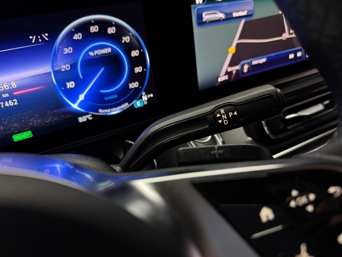 Grå Mercedes EQV300 fra 2024