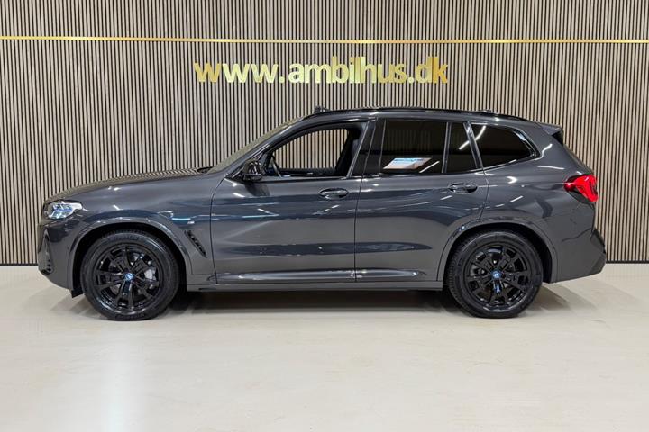 Grå BMW iX3 fra 2024