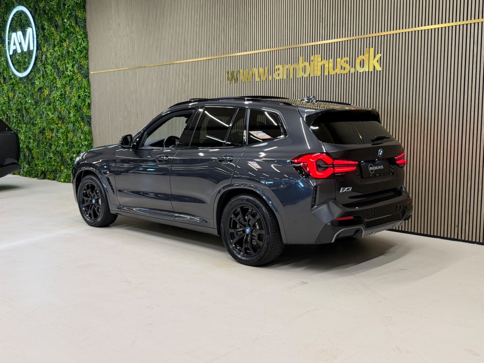 Grå BMW iX3 fra 2024