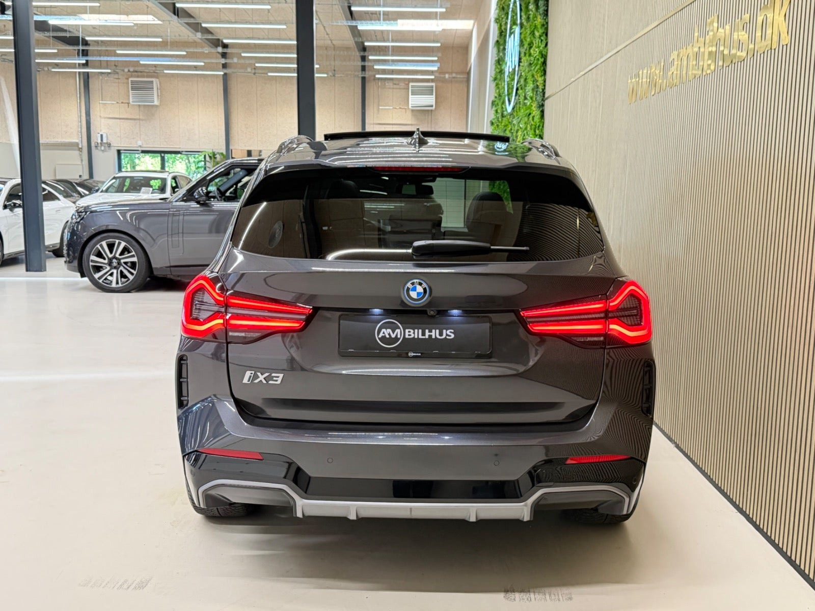 Grå BMW iX3 fra 2024