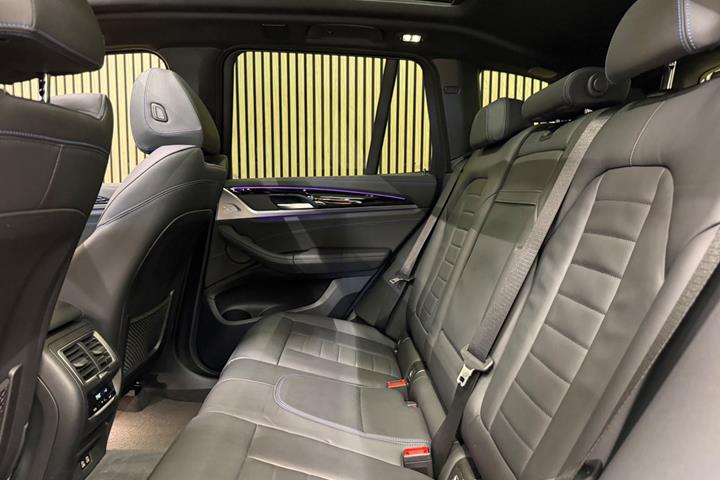 Grå BMW iX3 fra 2024