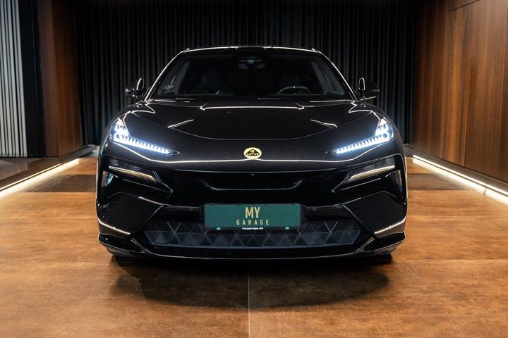 Sort Lotus Eletre fra 2024