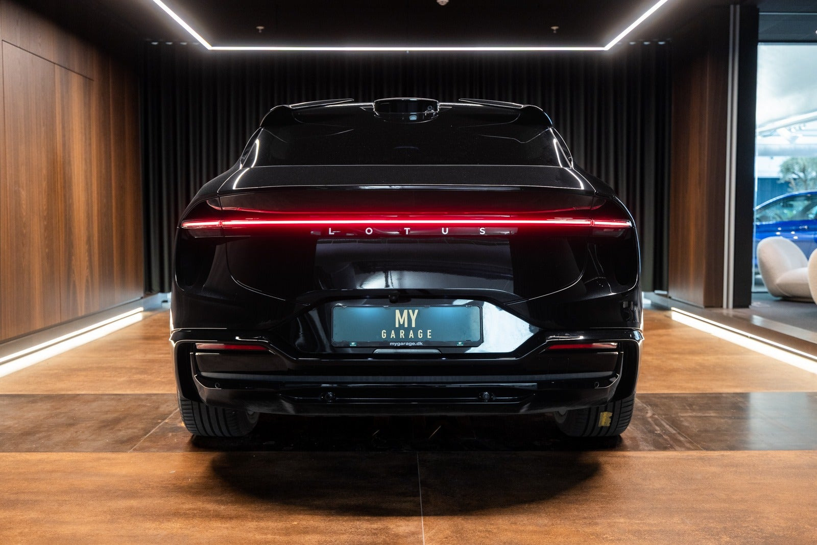 Sort Lotus Eletre fra 2024