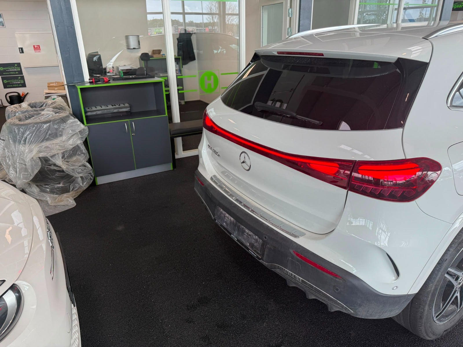 Hvid Mercedes EQA250+ fra 2024