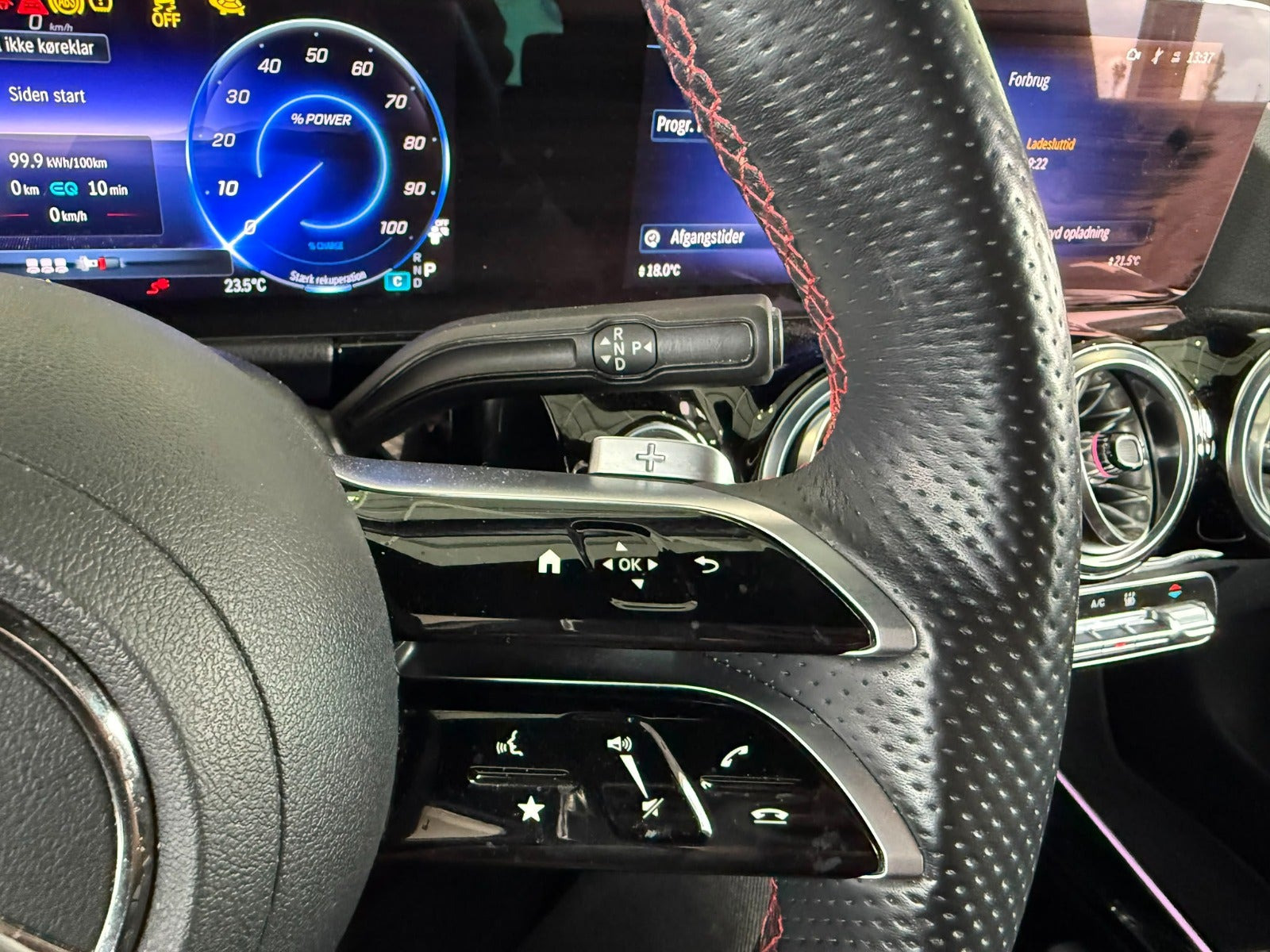 Hvid Mercedes EQA250+ fra 2024