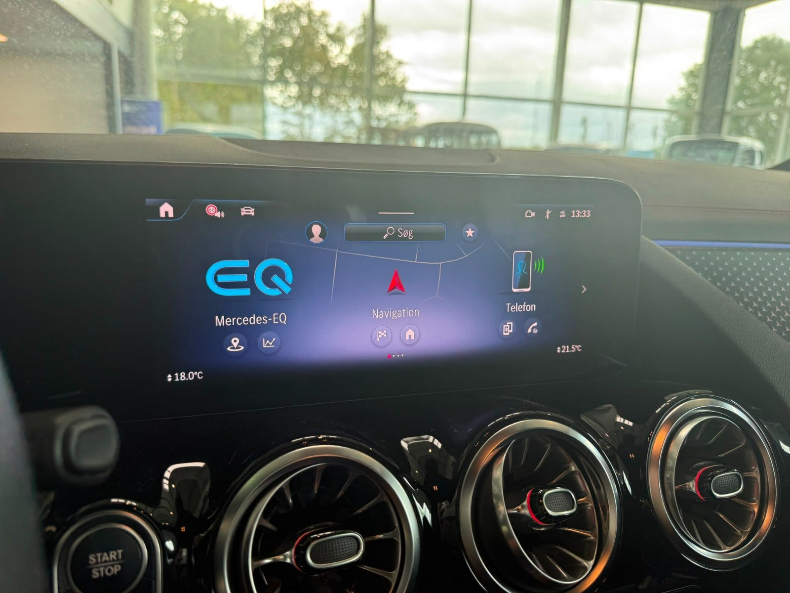 Hvid Mercedes EQA250+ fra 2024