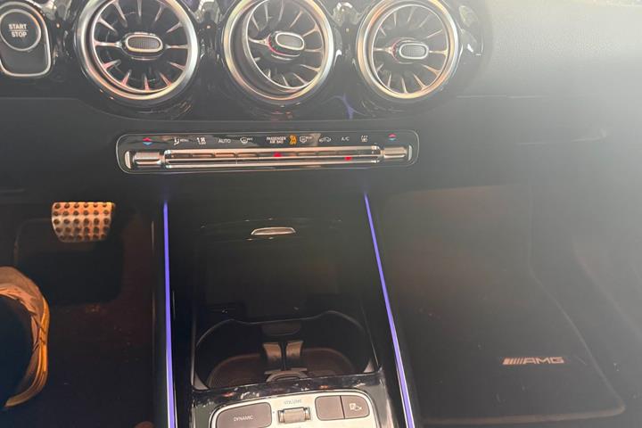 Hvid Mercedes EQA250+ fra 2024