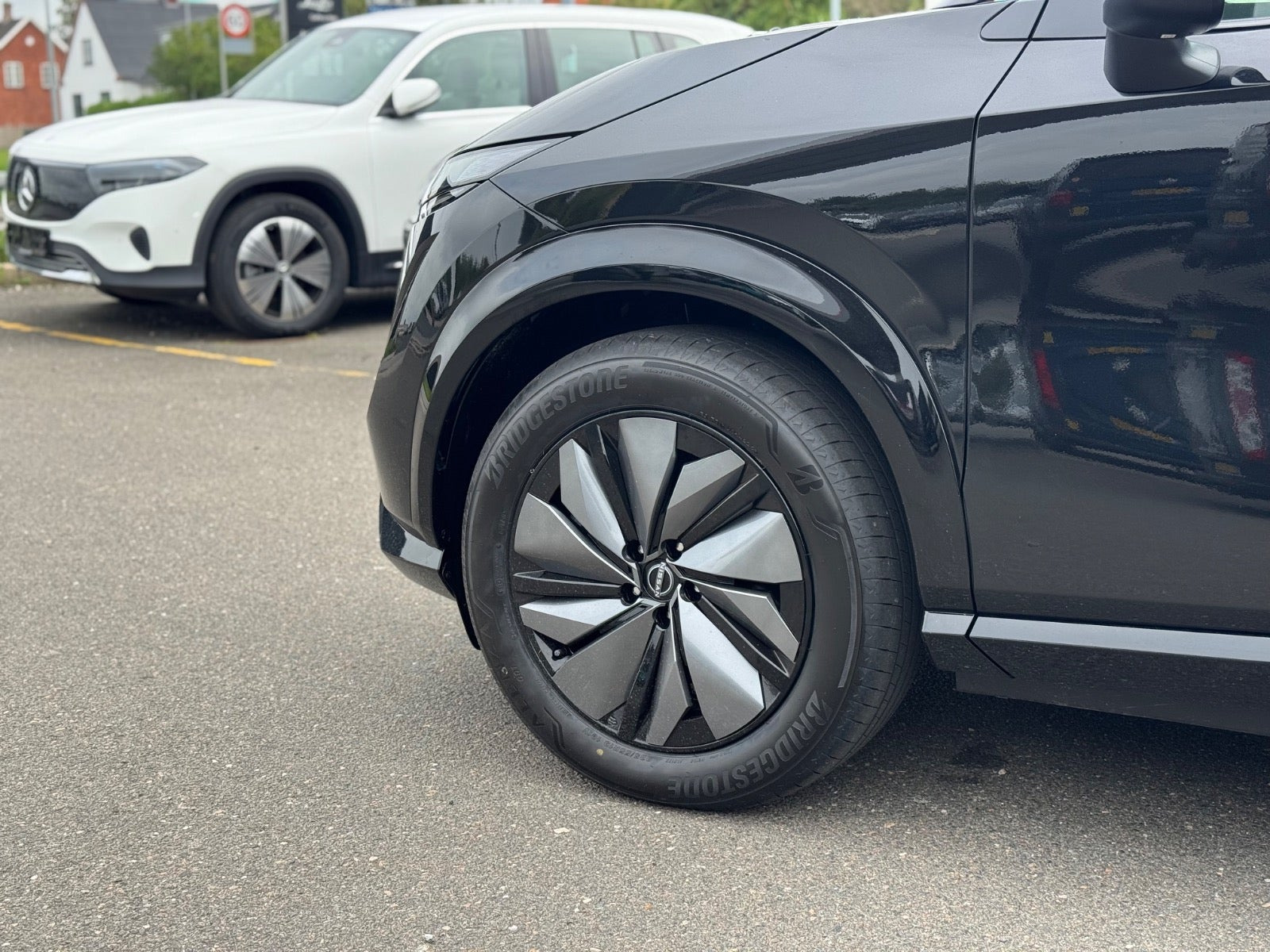 Sort Nissan Ariya fra 2026
