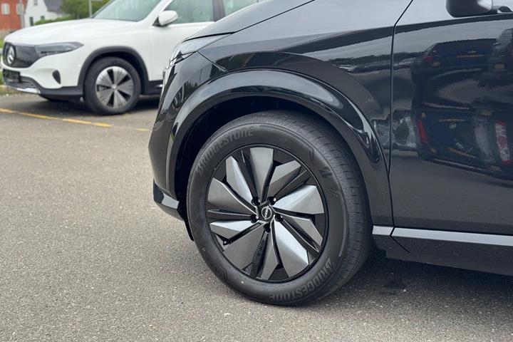 Sort Nissan Ariya fra 2026