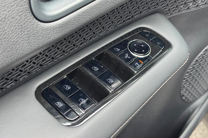 Sort Nissan Ariya fra 2026
